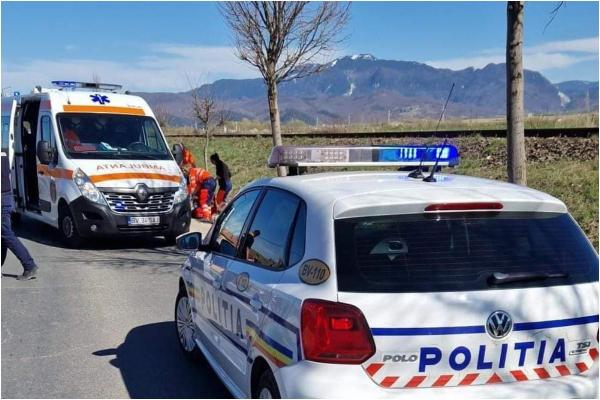 Motociclist de 47 de ani, mort pe un drum naţional din Braşov după ce s-ar fi izbit de o maşină. A fost găsit în stop cardio-respirator
