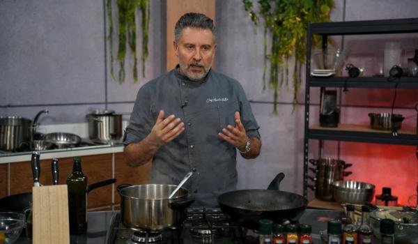 Jurații Chefi la cuțite vorbesc despre adrenalina celor dintâi zile de filmare. Chef Alexandru Sautner: ”În primele trei zile nu știu dacă am dormit opt ore!”