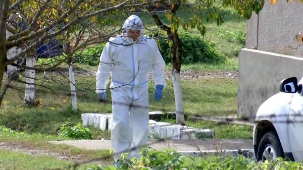 Posibilă crimă urmată de sinucidere în Dolj. O tânără şi soţul ei, găsiţi morţi în casă; ancheta a fost preluată de un procuror criminalist