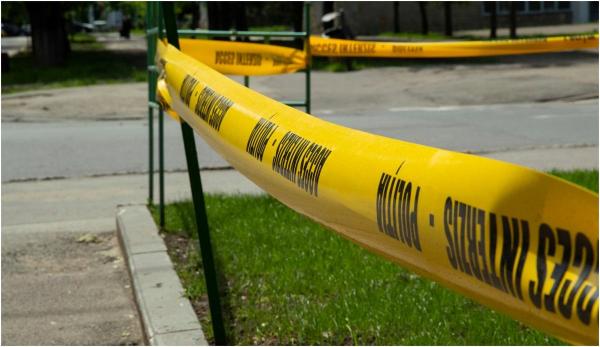 Bărbat de 40 de ani, mort după ce a căzut în gol 15 metri, în Bistrița-Năsăud. Lucra la un bloc când s-a produs accidentul