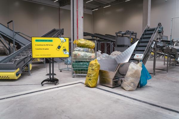 (P) RetuRO lansează o procedură de selecție în vederea achiziționării de saci de plastic pentru colectarea ambalajelor SGR în cadrul punctelor de returnare