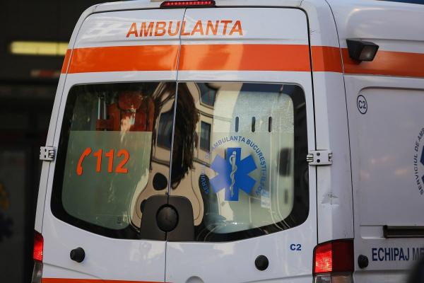 Accident cumplit pe DN1, între Bradu şi Avrig. O femeie şi doi copii transportaţi la spital, după ce un şofer a intrat pe contrasens