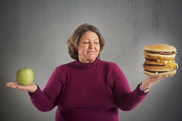 Specialiştii recomandă să urmăm diete care ne-ar ajuta să slăbim 10 kilograme într-un interval de trei luni