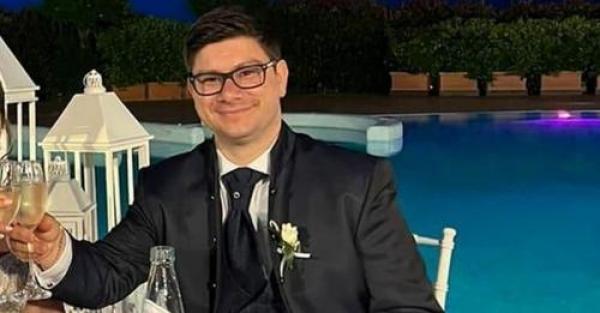 Un bărbat de 33 de ani a murit în timpul unui zbor Ryanair din Torino. Soţia lui însărcinată se afla pe un loc mai în spate şi nu a aflat de tragedie decât la aterizare