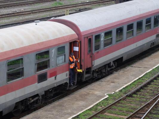 CFR anunţă lucrări pe calea ferată în două judeţe. Pe porţiunile reparate viteza trenurilor va creşte la 120 km/h