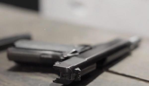 Un tânăr din Ploieşti a făcut scandal la poarta spitalului de pediatrie, "înarmat" cu un pistol de jucărie. Amenda primită