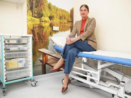 Fost model, la un pas de moarte după ce a încercat să se vindece de cancer cu suc. A cheltuit 2.000 de lire sterline pentru storcătoare