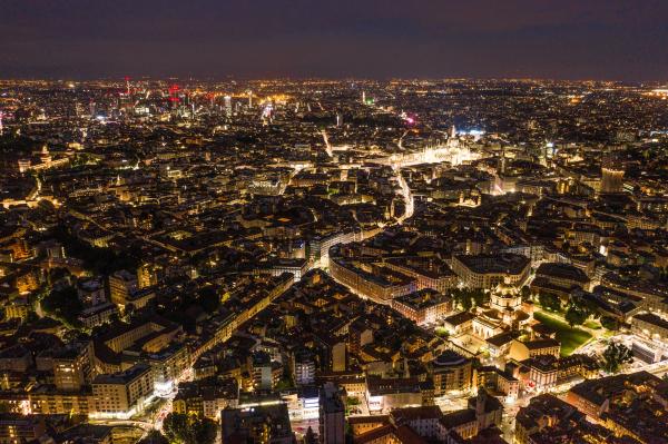 Oraşul aflat la 2 ore de zbor de România unde se cer restricţii pentru turişti. Ce va fi interzis după miezul nopţii