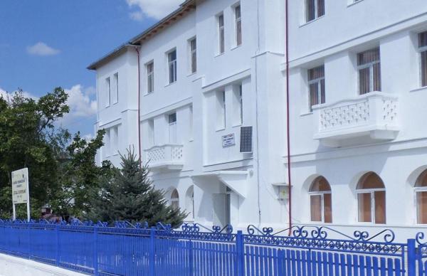 Elevă de 17 ani, violată de patru tineri într-un liceu din Dâmboviţa. Trei dintre ei mai violaseră o adolecentă într-o staţie de autobuz