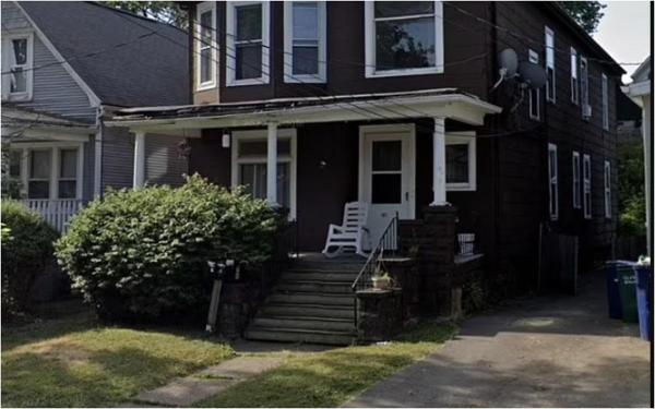 Băiat de 12 ani, dispărut de 4 ani, găsit mort în podul unei locuinţe. Mama lui a murit aşteptând să se întoarcă acasă