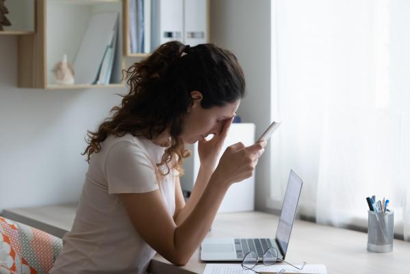 Ce este "smishing", noul tip de fraudă din România. Numărul atacurilor a crescut de peste 6 ori în 2023