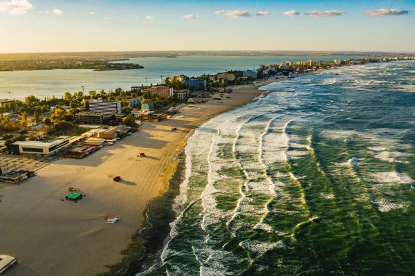 Vacanță pe litoral de 1 Mai și Paște 2024. Cât costă cazarea pe noapte la hotelurile de pe malul mării