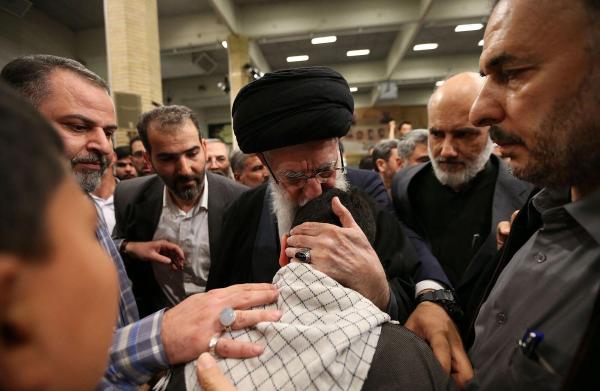 ayatollahul Ali Khamenei la înmormântarea victimelor atacului israelian din Siria