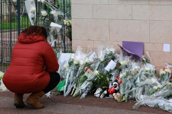 "Un întreg cartier este în doliu". Cine sunt ucigaşii elevului de 15 ani, bătut până la moarte într-un liceu din Franţa. Motivul atacului: mesajele trimise unei fete