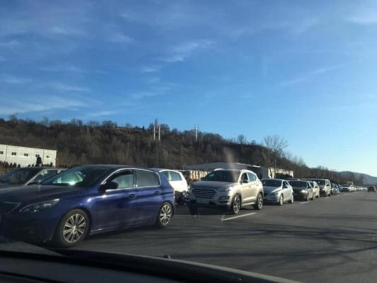Coloane de maşini de 2,5 km pe A1, pe sensul Nădlac spre Deva. INFOTRAFIC: Rute alternative pentru şoferi