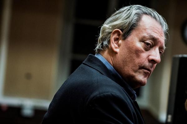 Paul Auster, autorul "Trilogiei New Yorkului", a murit. Avea 77 de ani și se lupta cu cancerul pulmonar