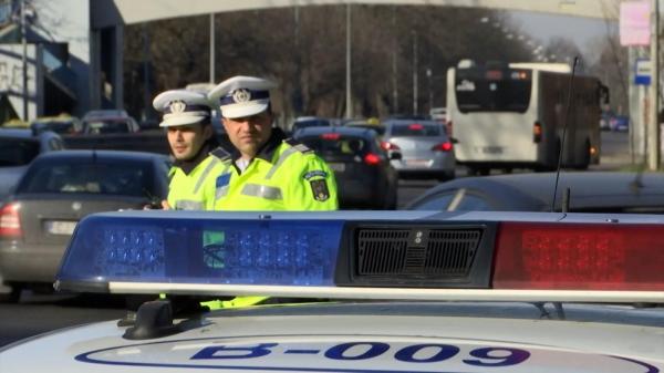 Unui şofer din Dâmboviţa i-a fost suspendat permisul pentru 300 de zile. A primit şi o amendă de 6.600 de lei: ce reguli a încălcat