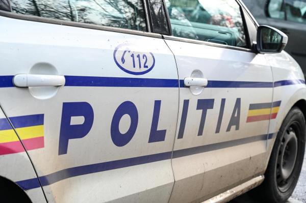 Doi interlopi din Gorj care s-au bătut, reţinuţi de Poliţie. Unul dintre ei l-a ameninţat pe celălalt public cu agresiuni sexuale asupra soţiei şi copilului