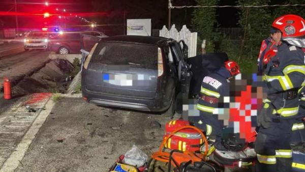Tânăr de 19 ani, mort într-un accident de groază în Argeş. Şoferul, tot de 19 ani, a urcat băut la volan şi a intrat cu maşina într-un gard