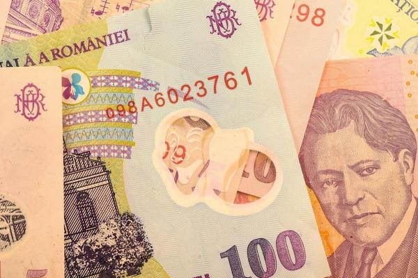 Leul românesc câştigă teren în raport cu francul elveţian şi cu lira sterlină