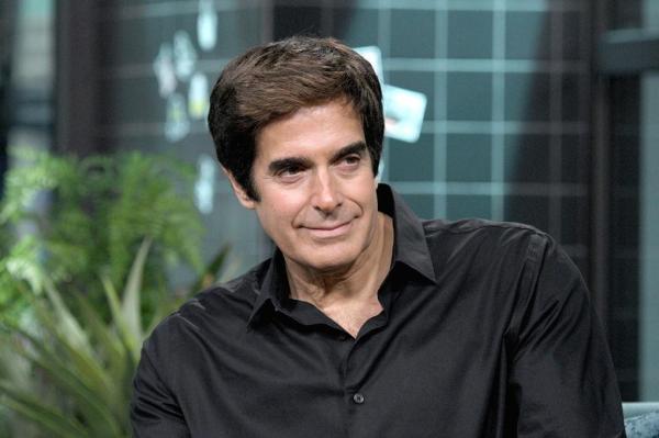 Celebrul iluzionist David Copperfield, acuzat de 16 femei de abuz sexual. Una dintre victime avea 15 ani când ar fi fost pipăită în timpul unui spectacol