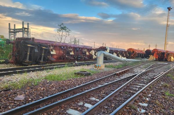 "Scene incredibile!" O tornadă a răsturnat un tren de marfă, în Italia. Rafalele au lovit în Borgo Mantovano cu 200 km/oră