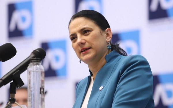 Adela Mîrza deschide lista candidaţilor Partidul Alternativa Dreaptă la alegerile europarlamentare 2024