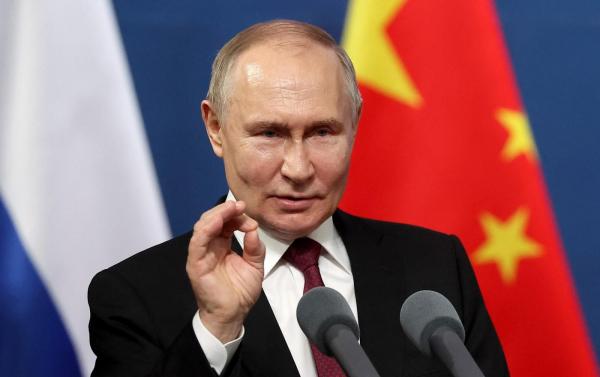 Putin continuă să "cureţe" armata. A pus doi economişti să conducă Ministerul Apărării de la Moscova