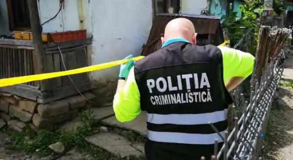 Soți găsiți morți, într-o comună din Botoșani. Femeia zăcea fără suflare în casă, bărbatul era spânzurat