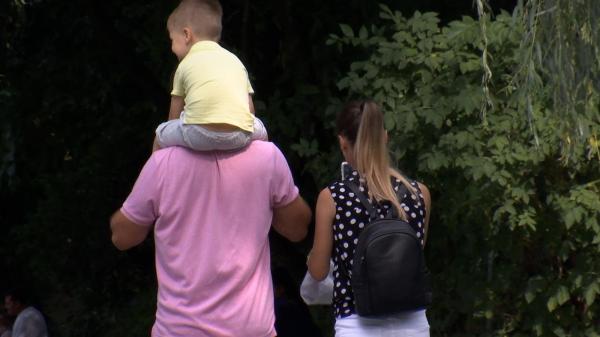 Concediul paternal va fi extins. Câte zile libere primesc taţii, la naşterea fiecărui copil