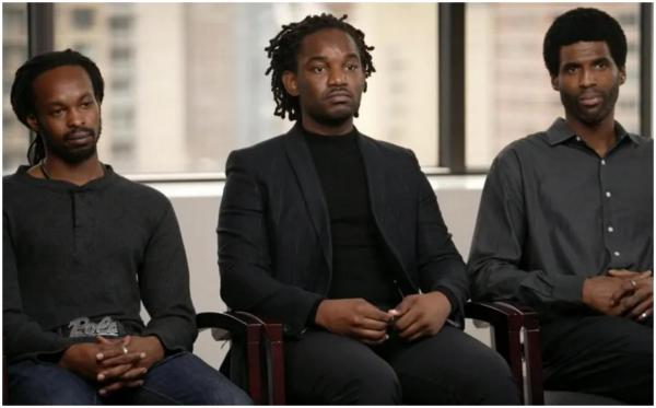 Trei bărbaţi de culoare au dat în judecată compania American Airlines, după ce ar fi fost daţi jos din avion pentru că "miroseau urât"