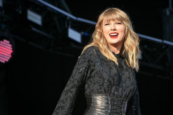 Începe turneul record al lui Taylor Swift în Europa. Cât costă un bilet la concertele din Paris