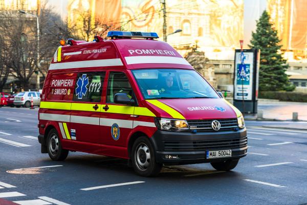 Accident de groază cu zece persoane implicate, în Alba. Patru oameni au ajuns la spital