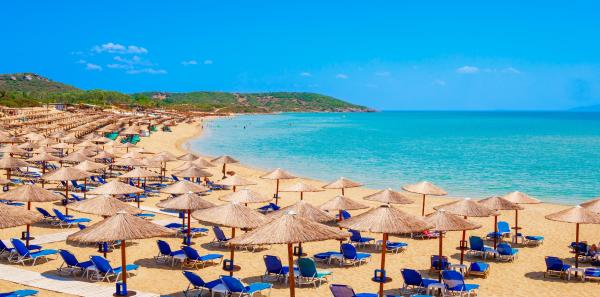 Destinaţia cu nisip fin şi ape turcoaz preferată de români în această vară. Au alocat un buget de până la 700 de euro de persoană