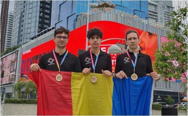 Trei elevi din România, premiați la cel mai prestigios concurs ştiinţă din lume