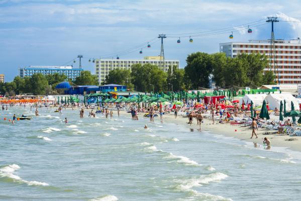 Minivacanţă pentru milioane de angajaţi români, în luna iunie. Câte zile libere vor primi