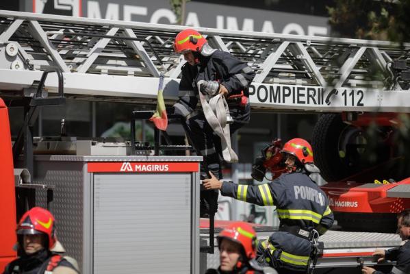 Incendiu la hotelul Vigo din Ploieşti. Focul, declanşat la subsol la centrala termică. Nu a fost necesară de evacuarea clădirii