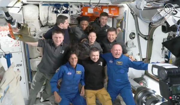 Doi astronauţi americani au rămas blocaţi în spaţiu, pe ISS. Nu se ştie sigur când vor reveni pe Pământ