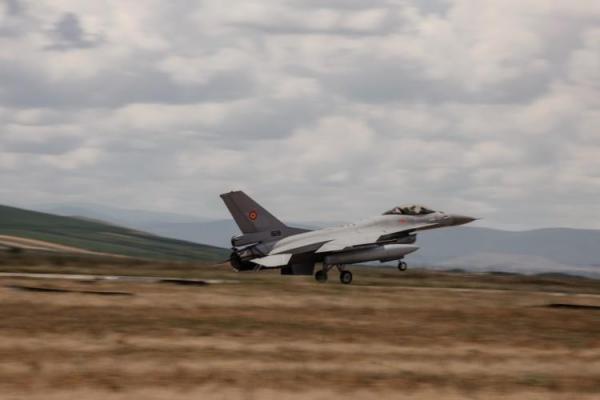România a primit 9 din cele 32 avioane F-16 cumpărate de la Norvegia: Alte 3 aeronave au sosit la Câmpia Turzii