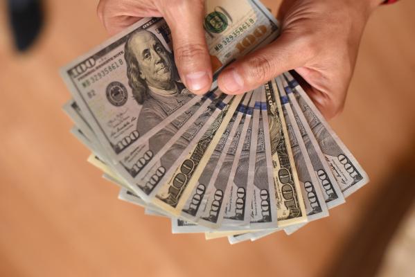 Donaţie-record făcută de unul dintre cei mai bogaţi oameni ai lumii către cinci organizaţii caritabile