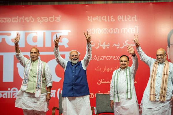 Narendra Modi demisionează după ce partidul său a pierdut majoritatea absolută în parlamentul din India