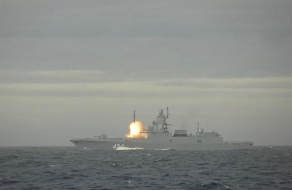 Patru nave de război rusești, inclusiv un submarin cu propulsie nucleară, trimise în Cuba. Reacţia SUA