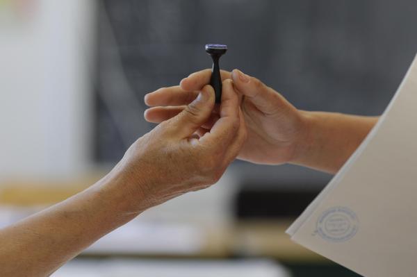 Votarea s-a încheiat în prima secţie deschisă în diaspora pentru români. Secţiile de votare care urmează să se deschidă