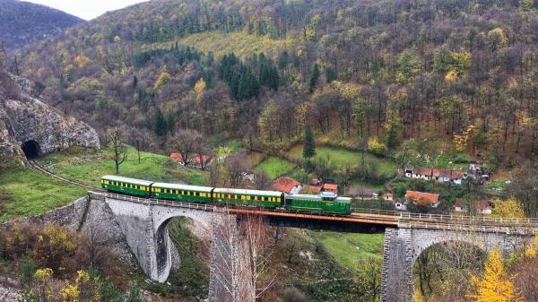 Calea ferată Oraviţa - Anina atrage turişti din întreaga lume