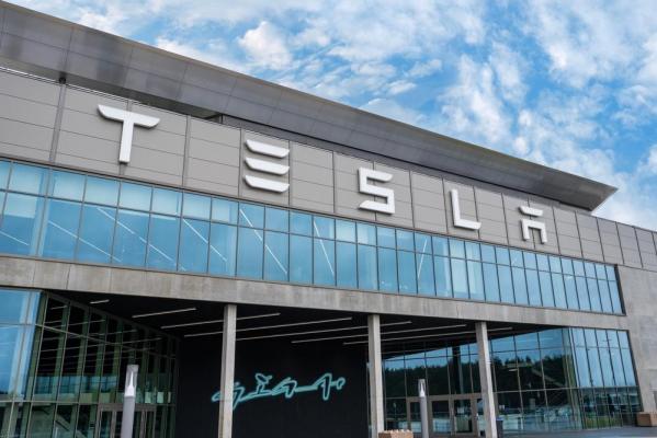 Tesla anunţă că 65.000 de ceşti de cafea au dispărut dintr-o uzină din Germania: "Fiecare are acasă cinci ceşti"