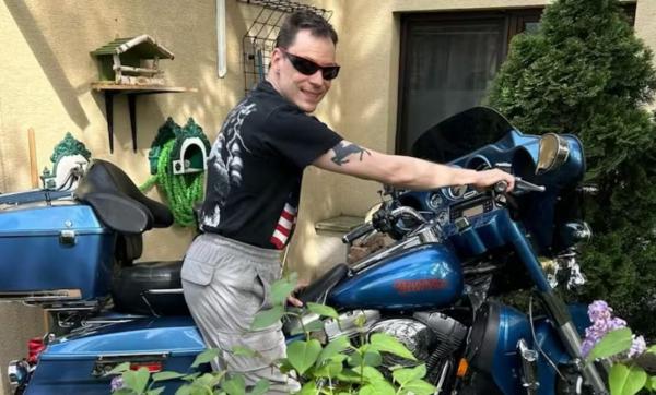 Salariu de 2.300 de euro ca să-i conducă motocicleta Harley. Un tânăr orb din Austria angajează șofer care să plece cu el în excursii