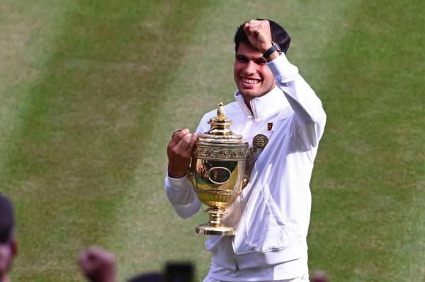 Carlos Alcaraz l-a învins pe Novak Djokovici şi a devenit al doilea an consecutiv campion la Wimbledon