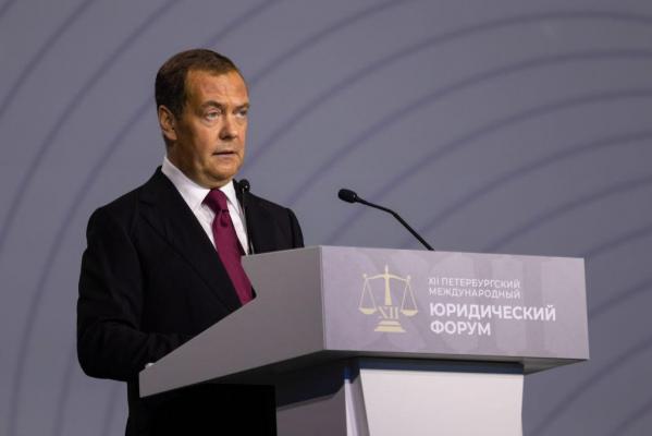 Medvedev: Aderarea Ucrainei la NATO ar însemna o declaraţie de război