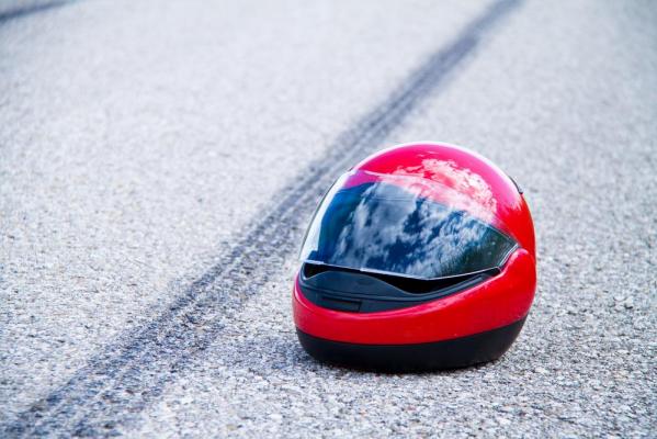 Un motociclist a murit după ce s-a ciocnit de o maşină, pe DN 11, în Covasna. Un pasager a fost rănit