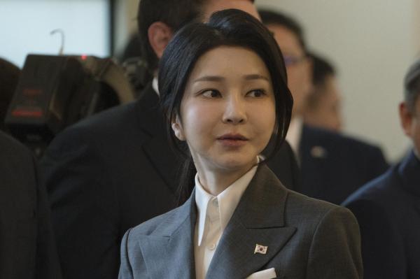 Scandalul genţii Dior. Prima doamnă din Coreea de Sud, interogată după ce a acceptat o geantă de 2.200 de dolari